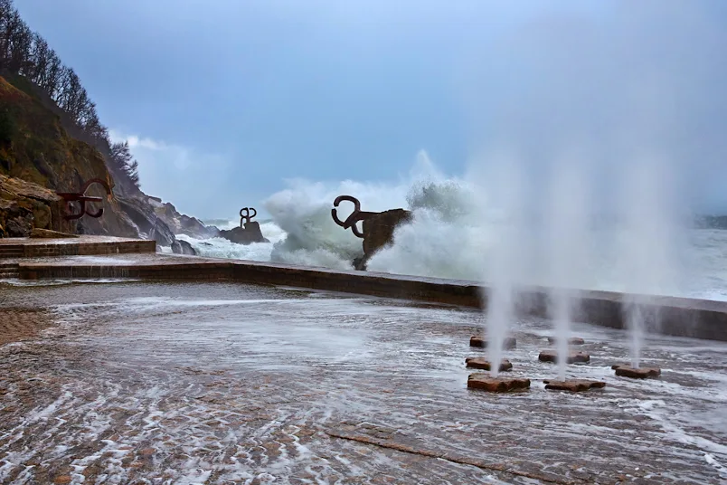 Eduardo Chillida: “Haize Orrazia” (El Peine del Viento)