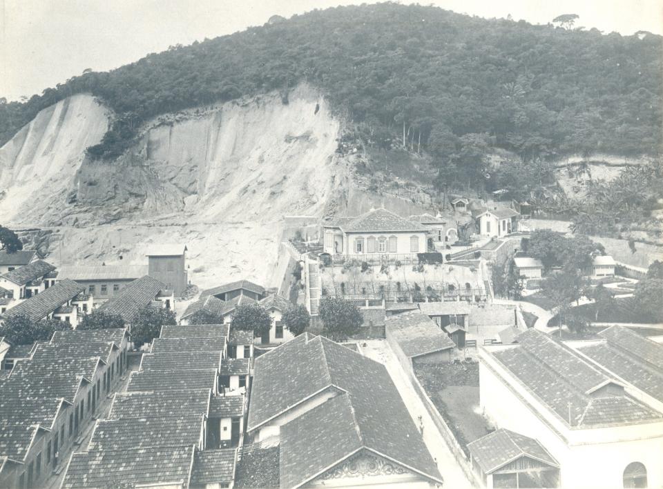 Qual a razão dos industriais proporcionarem habitação aos funcionários?